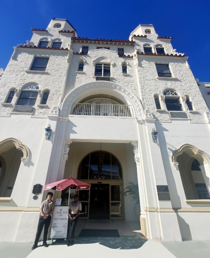 Hemingway Suites At Palm Beach Hotel Island Exterior photo