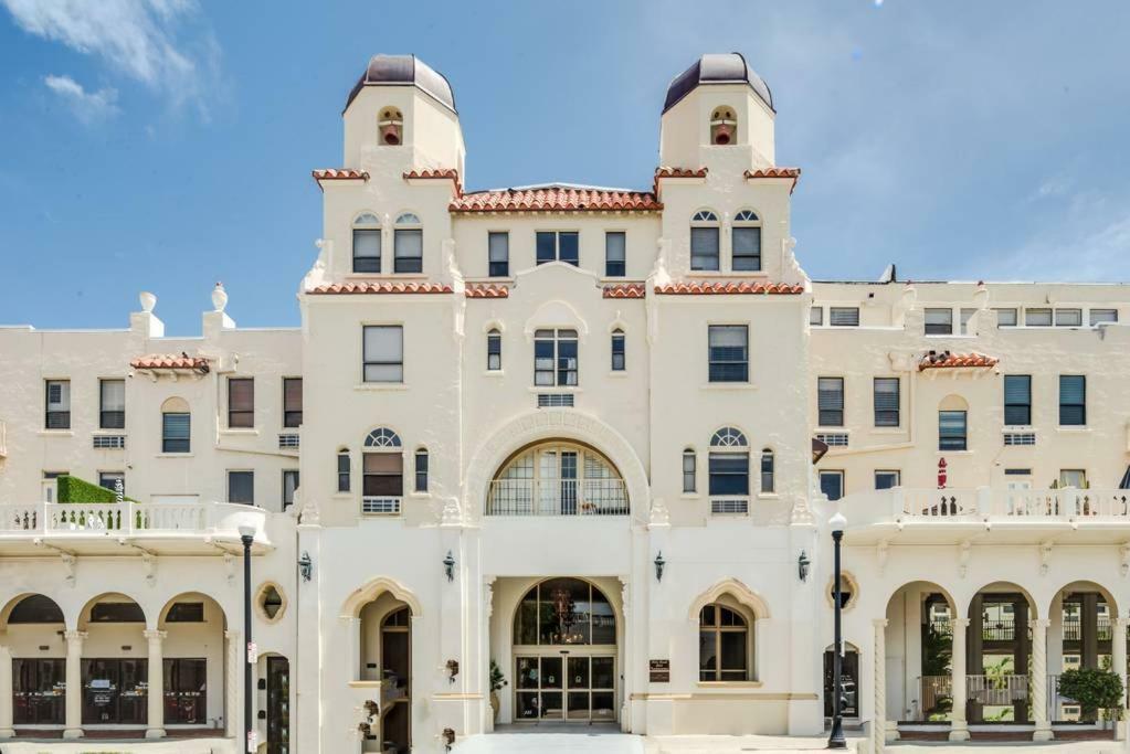 Hemingway Suites At Palm Beach Hotel Island Exterior photo