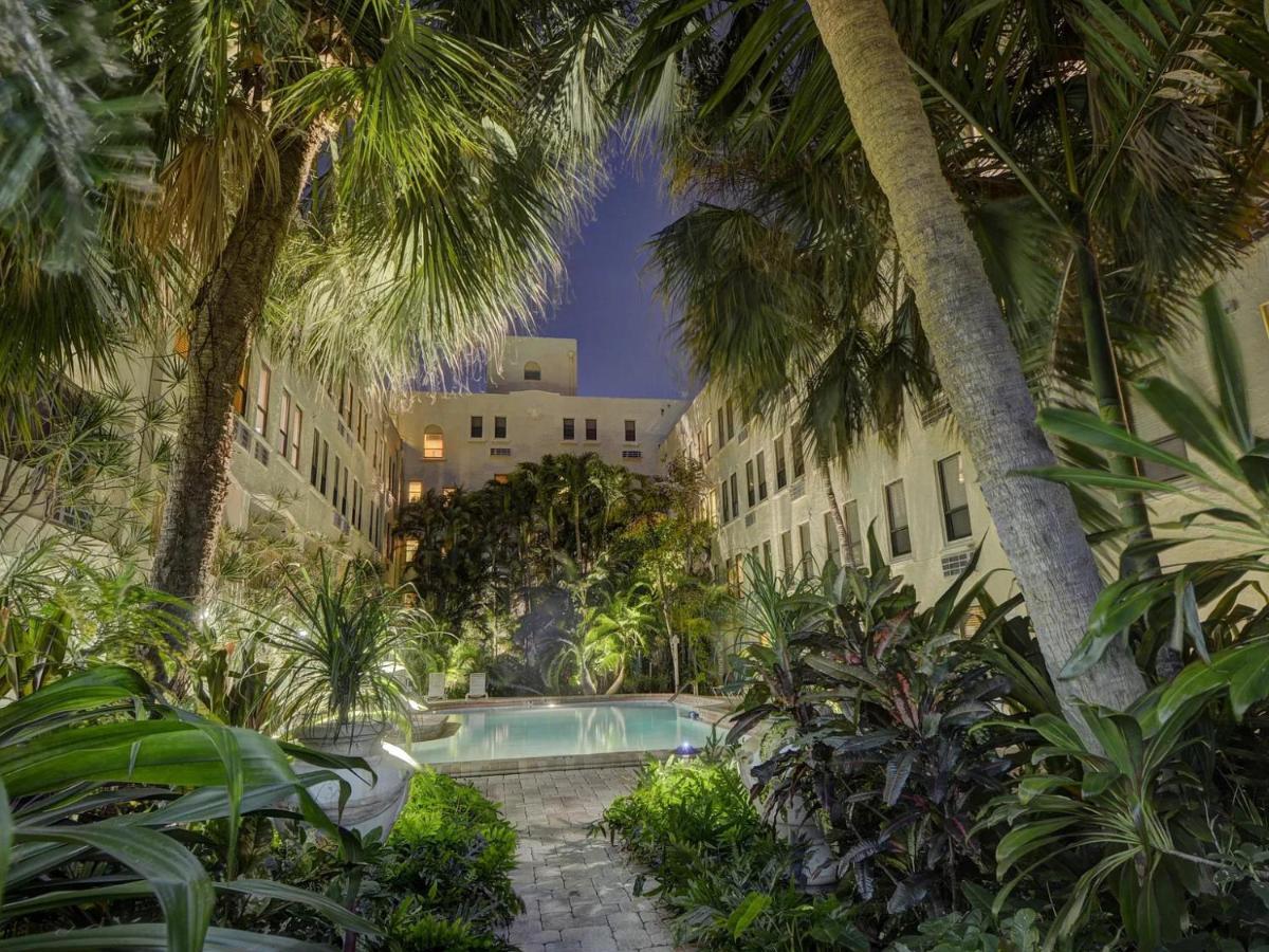 Hemingway Suites At Palm Beach Hotel Island Exterior photo