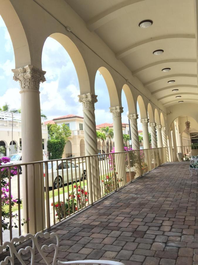 Hemingway Suites At Palm Beach Hotel Island Exterior photo
