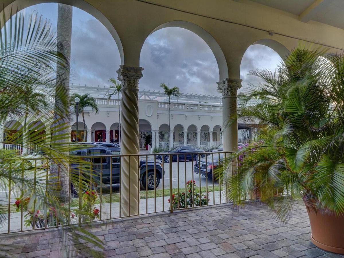 Hemingway Suites At Palm Beach Hotel Island Exterior photo